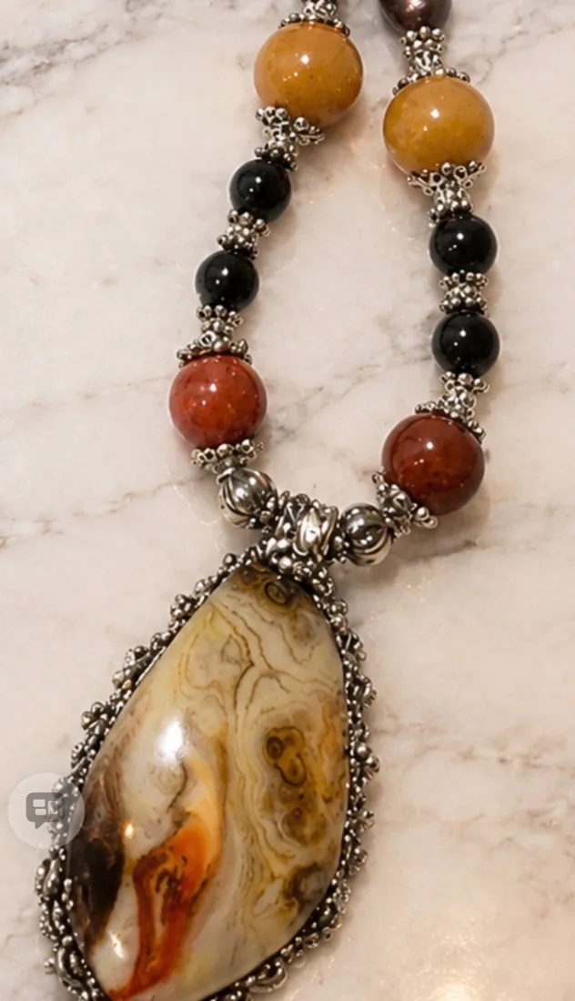 Reversible Agate Pendant Necklace — view 4