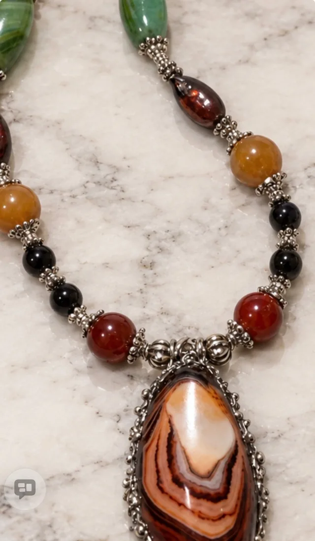 Reversible Agate Pendant Necklace — view 5